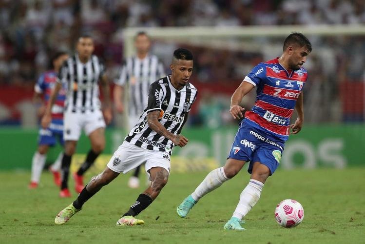 Diego Costa e Hulk marcaram os gols da vitória do Atlético por 2 a 1 sobre o Fortaleza, no Castelão