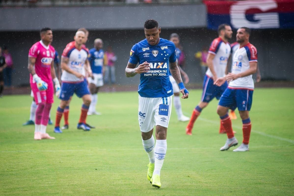 Contratado no incio de 2018, David foi outro que no conseguiu repetir as boas atuaes da poca do Vitria. O atacante sofreu com problemas fsicos e passou boa parte da temporada no departamento mdico. Mesmo assim, na reta final, quando recebeu algumas oportunidades, mostrou que poder render mais em 2019. Ao todo, foram 23 jogos, um gol marcado e uma assistncia. 