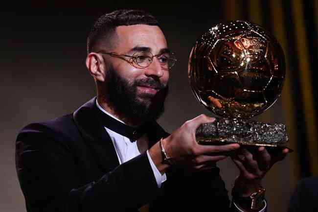 Bola de Ouro: Benzema, do Real Madrid, recebe prêmio de melhor do mundo -  Superesportes