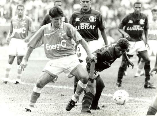 1995 - Supercopa da Libertadores - Cruzeiro foi eliminado na semifinal ao ser derrotado pelo Flamengo. Imagem da partida no Mineirão pela semifinal.