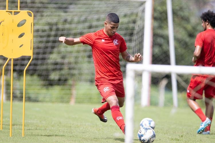 Com o elenco separado em quatro grupos, Náutico realiza primeiro dia de treinos, no Centro de Treinamento Wilson Campos, no bairro da Guabiraba, após quase três meses da suspensão das atividades, por conta da pandemia do coronavírus