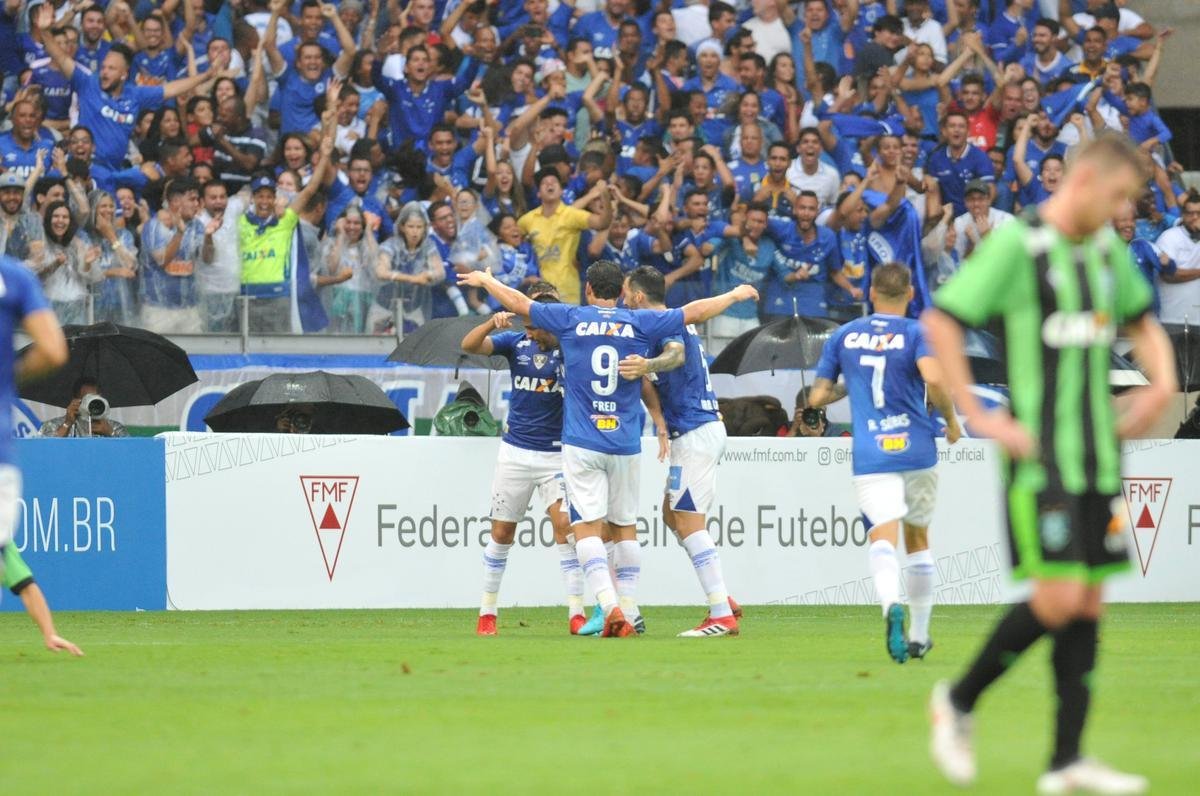 O Cruzeiro venceu o Amrica por 1 a 0, no dia 4 de fevereiro de 2018, no Mineiro, em Belo Horizonte, pela 5 rodada do Campeonato Mineiro. O gol da Raposa foi marcado por De Arrascaeta.