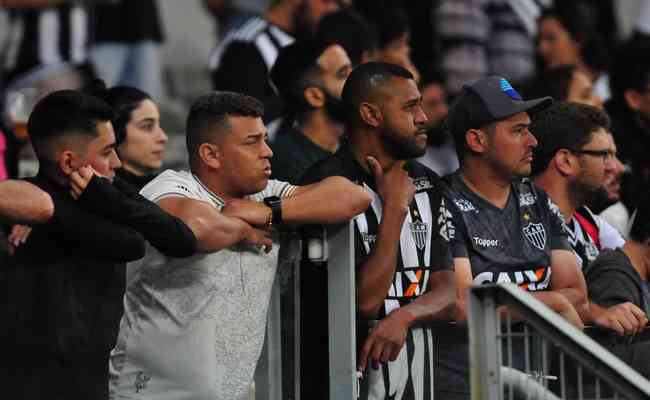 Torcida do Atltico demonstrou revolta em derrota para o Botafogo