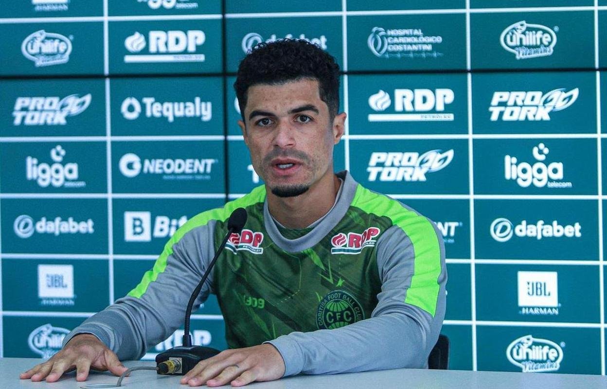 Vale lembrar que Egdio  bicampeo brasileiro (2013 e 2014) e campeo da Copa do Brasil (2018) pelo Cruzeiro. Apesar disso, tem ao contra o clube na Justia do Trabalho em que cobra cerca de R$ 5 milhes. Desde que deixou a Raposa, em 2019, tambm passou pelo Fluminense.  