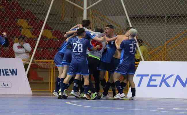 Minas est nas quartas de final da Liga Nacional de Futsal aps eliminar Magnus em Sorocaba