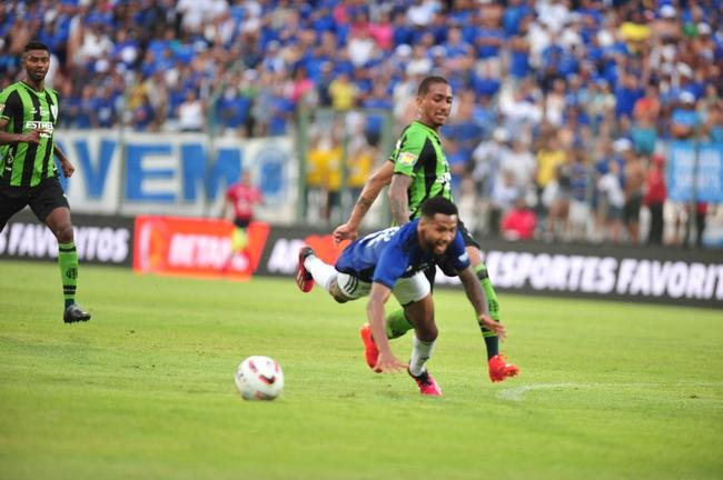 Cruzeiro e Amrica se enfrentaram na Arena do Jacar, em Sete Lagoas, pelo jogo de ida da semifinal do Campeonato Mineiro
