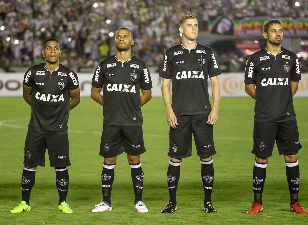 Em 2018, a Topper voltou a fazer uma camisa toda preta para o Atlético