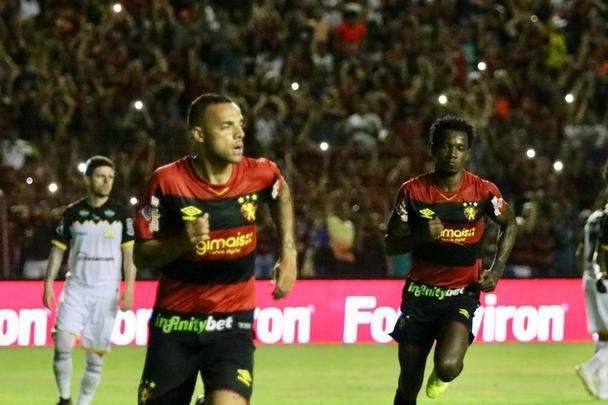 Em campo, Sport e Criciúma se enfrentam pela 34ª rodada da Série B