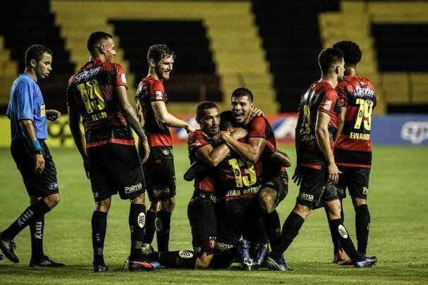 No segundo tempo, o Sport ainda ampliou o placar com Jean Patrick. Porém, com a expulsão do capitão Sander, o Imperatriz tomou a iniciativa do jogo e chegou ao empate com dois gols de Cesinha.