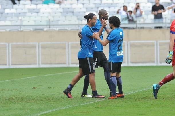 Fotos do 'Game of Dreams', jogo festivo dos Amigos do Ronaldinho contra os Amigos do Penta