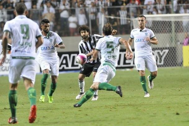 Fotos do primeiro tempo do clssico entre Atltico e Amrica, no Independncia, pela semifinal do Mineiro