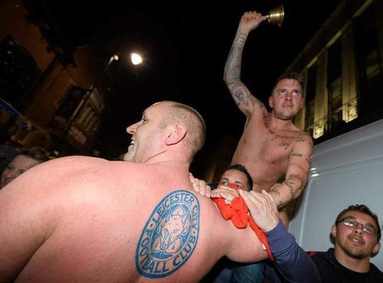 Empate entre Tottenham e Chelsea, por 2 a 2, garantiu o título inglês ao Leicester