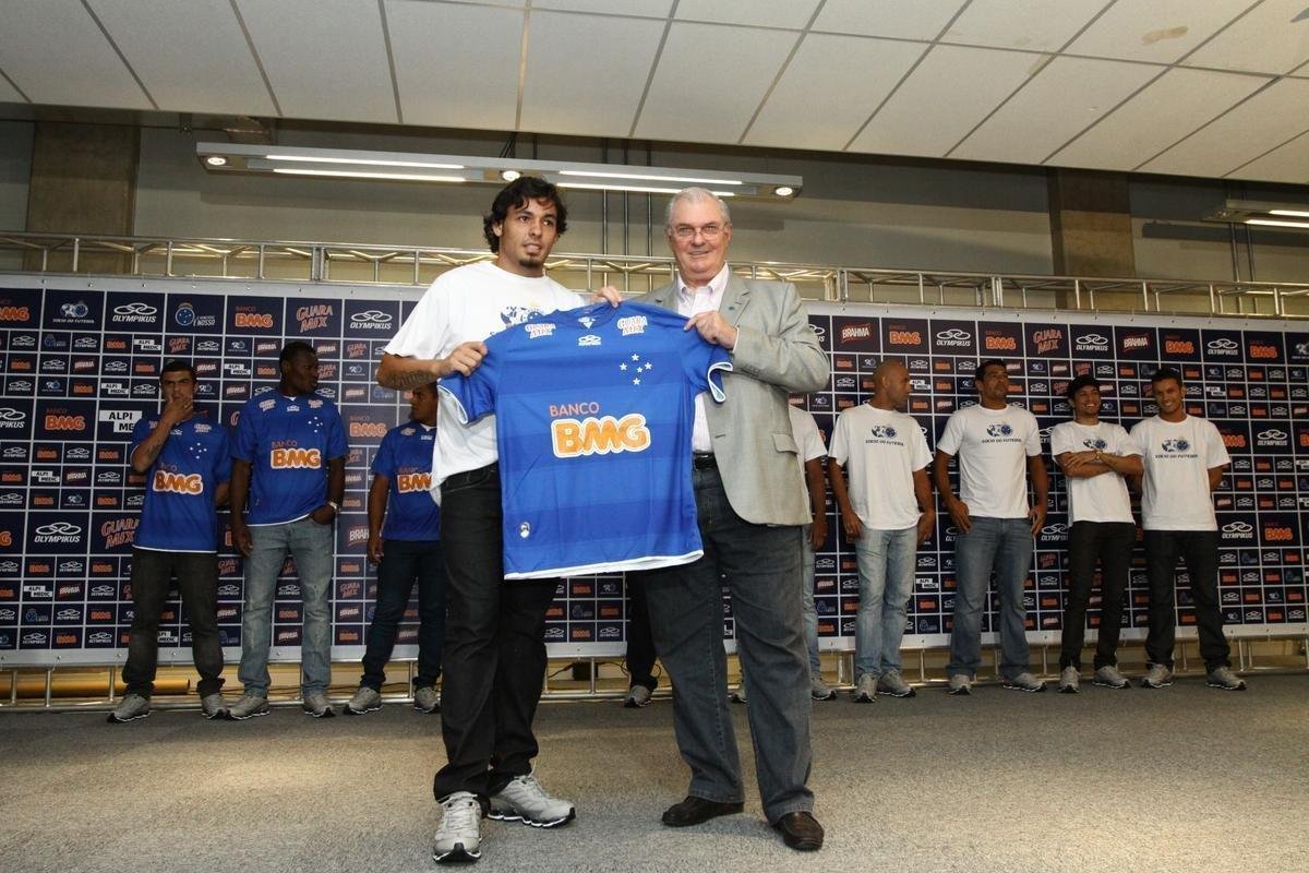 Ricardo Goulart (2013) - foi protagonista do Gois campeo da Srie B de 2012. Na campanha do ttulo, fez 12 gols em 34 partidas. Em 2013, o Cruzeiro comprou 50% de seus direitos econmicos. Goulart comeou o ano como reserva, mas logo assumiu a titularidade aps a venda de Diego Souza ao Metalist, da Ucrnia. Seu melhor desempenho pela Raposa foi no Brasileiro de 2014, no qual marcou 15 gols em 26 jogos. Em janeiro de 2015, o meia-atacante foi vendido ao Guangzhou Evergrande, da China, por R$ 48 milhes. Desse valor, o Cruzeiro embolsou R$ 36 milhes (75%).