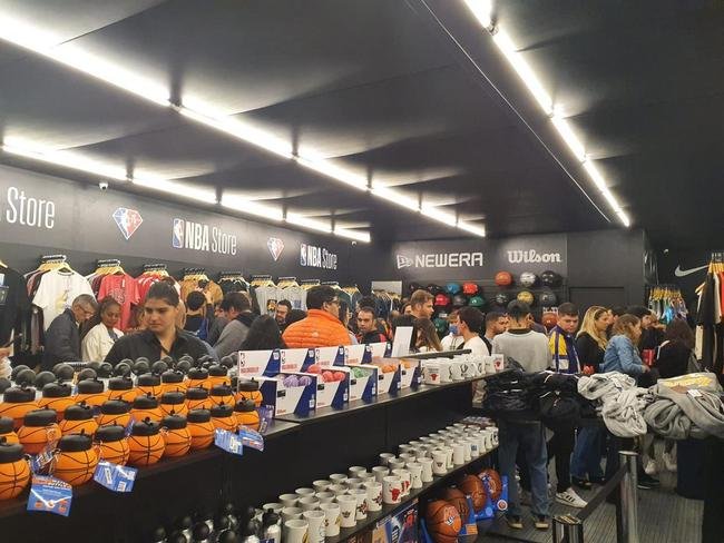 Evento da NBA reuniu milhares de fãs para acompanhar à primeira partida da final entre Celtics e Warriors