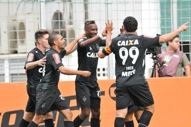 Galo saiu na frente, com Hyuri, mas levou virada do Tricolor. Maicon e Gilberto fizeram para o So Paulo