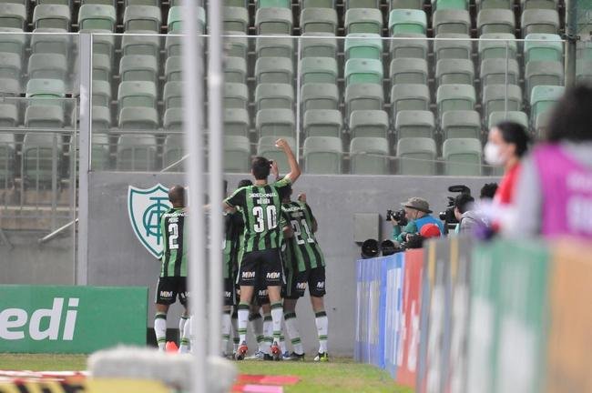 Fotos da vitória do América sobre o Botafogo, por 3 a 0, no Independência, em Belo Horizonte, pelas oitavas de final da Copa do Brasil. Wellington Paulista, Danilo Avelar e Alê marcaram os gols da vitória do Coelho no Horto
