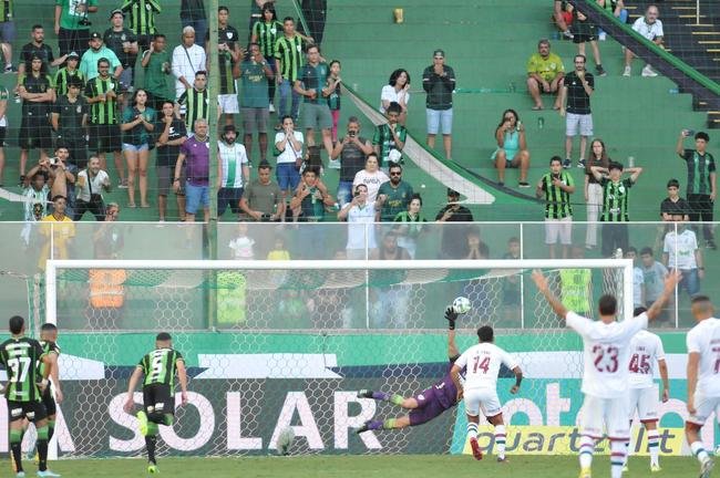 Amrica foi derrotado por 3 a 0 pelo Fluminense neste sbado (15/4), no Independncia, pela 1 rodada do Campeonato Brasileiro