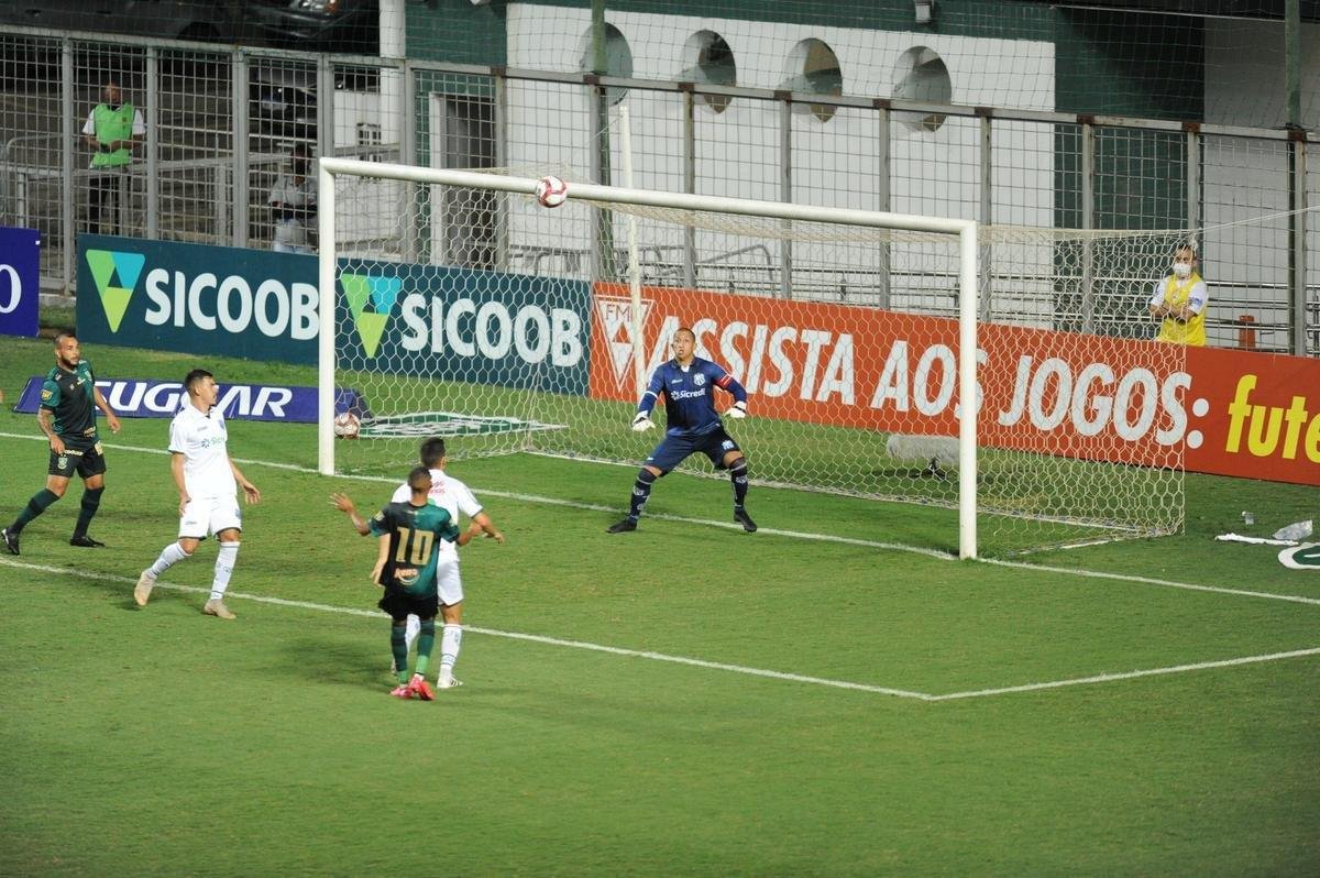 Fotos da vitria da Caldense sobre o Amrica, por 1 a 0, no Independncia, em Belo Horizonte, pela quarta rodada do Campeonato Mineiro de 2021. Atacante Amarildo marcou o nico gol da partida,