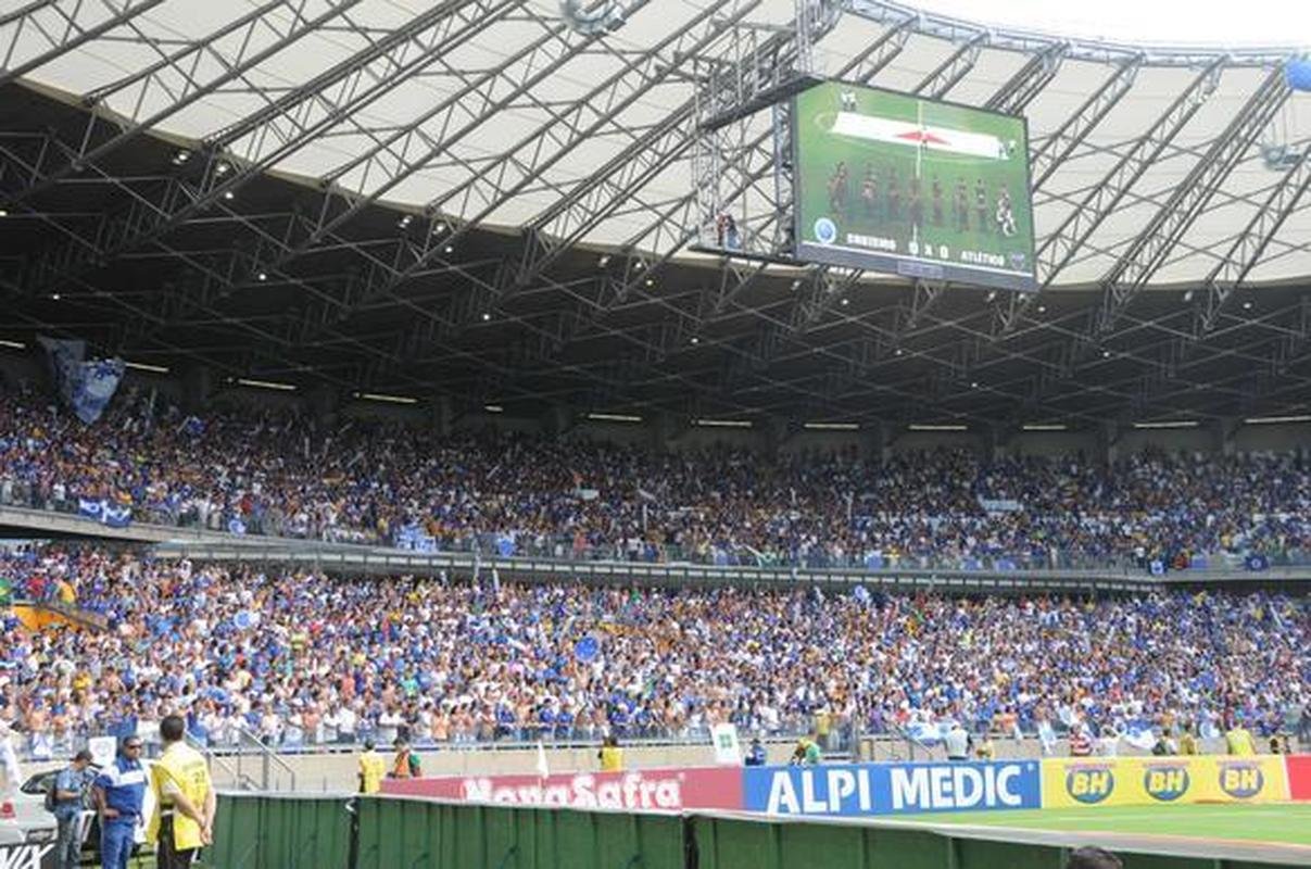 Fotos exclusivas do clssico entre Atltico e Cruzeiro na reabertura do novo Mineiro