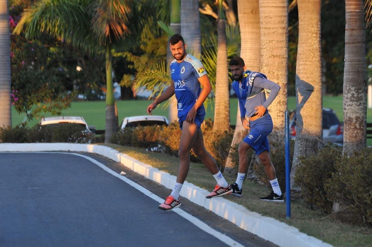 Cruzeiro iniciou sua intertemporada nesta segunda-feira na Toca da Raposa II. Tcnico Mano Menezes contou com elenco completo. Grupo agora comea preparao para decises com Atltico na Copa do Brasil, River Plate na Copa Libertadores e 29 rodadas restantes do Campeonato Brasileiro