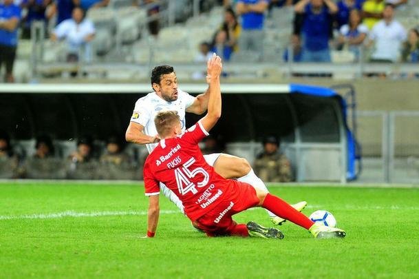 Cruzeiro e Internacional ficaram no empate em jogo com interveno do VAR