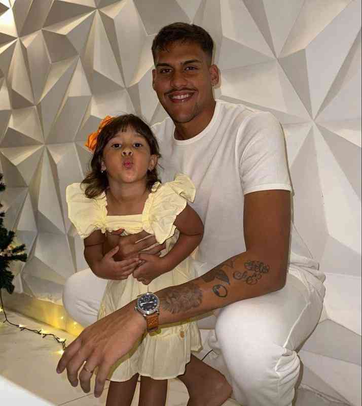 Matheus Mendes com a filha