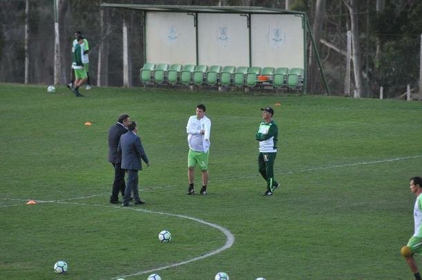 Depois de conversa com diretoria no campo, Adilson Batista foi apresentado como novo treinador do Amrica