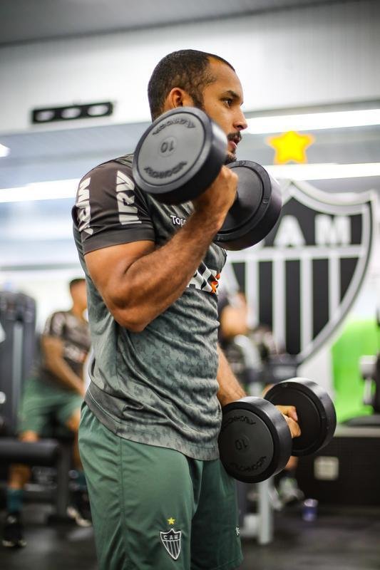 Edinho - contrato do atacante vai at junho de 2023