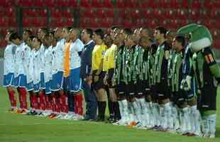 Jogadores perfilados antes da partida de estreia do Amrica na Srie A, contra o Bahia, na Arena do Jacar