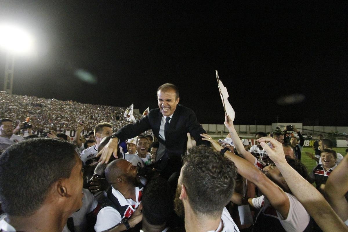 Em uma partida cheia de tensão e com o clima de rivalidade extrema em Campina Grande, o Santa Cruz foi valente para fazer valer a vantagem obtida no Arruda e, com o empate, garantir o inédito título da Copa do Nordeste frente ao Campinense