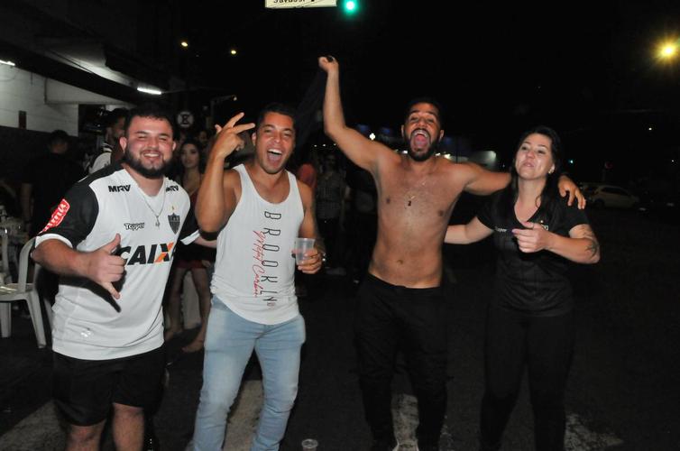 Torcedores do Galo comemoram classificao  final da Copa do Brasil no Bar do Salomo, tradicional reduto atleticano de Belo Horizonte