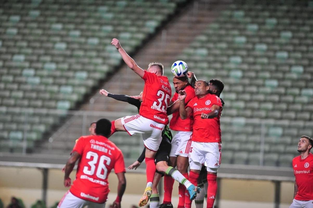 Fotos do jogo entre Amrica-MG e Internacional, no Independncia, pela Copa do Brasil