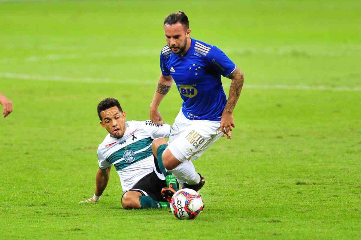 Fotos do jogo entre Cruzeiro e Coritiba, no Mineiro, em Belo Horizonte, pela 10 rodada da Srie B do Campeonato Brasileiro de 2021