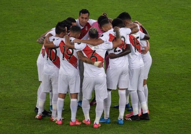 Brasil e Peru se enfrentaram no Estdio Nilton Santos, pelas semifinais da Copa Amrica 