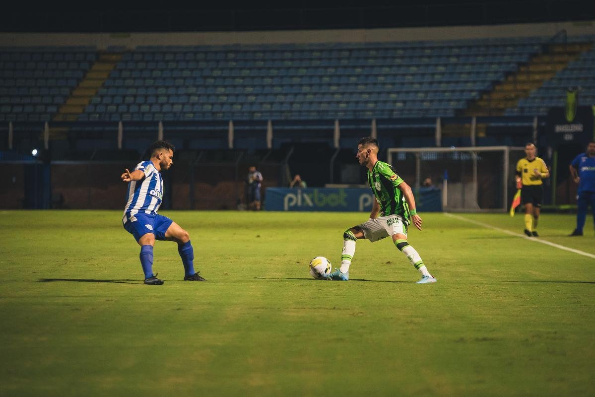 Pouco inspirado, Amrica perdeu por 1 a 0 para o Ava no Estdio da Ressacada, em Florianpolis. A partida foi vlida pela 1 rodada da Srie A do Campeonato Brasileiro de 2022.