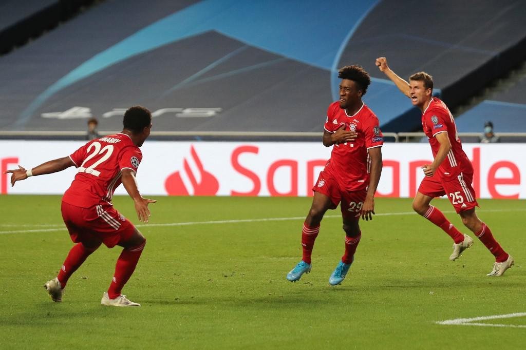 No segundo tempo, Kingsley Coman colocou o Bayern em vantagem com gol de cabeça: 1 a 0