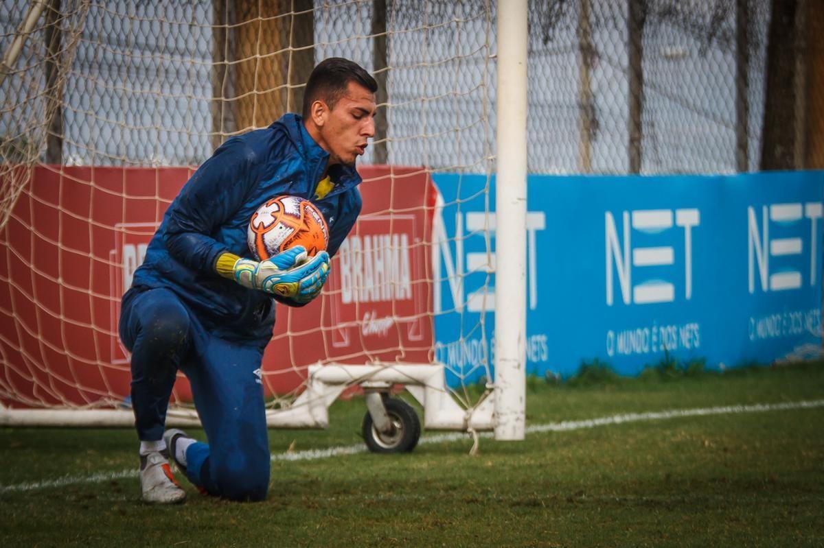 Vitor Eudes, goleiro. Foi relacionado, mas no chegou a atuar com Mano Menezes