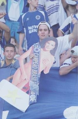 Torcida do Cruzeiro lotou Mineiro em 30 de novembro de 2003 para assistir ao duelo com o Paysandu, pela 44 rodada do Campeonato Brasileiro, que confirmaria o ttulo brasileiro e a Trplice Coroa. O pblico foi de 73.141 pagantes e gerou uma renda de R$ 827.201,00. O nmero de presentes no foi divulgado. O time celeste no decepcionou, venceu por 2 a 1, com gols de Zinho e Mota, e deu incio  festa em Belo Horizonte.