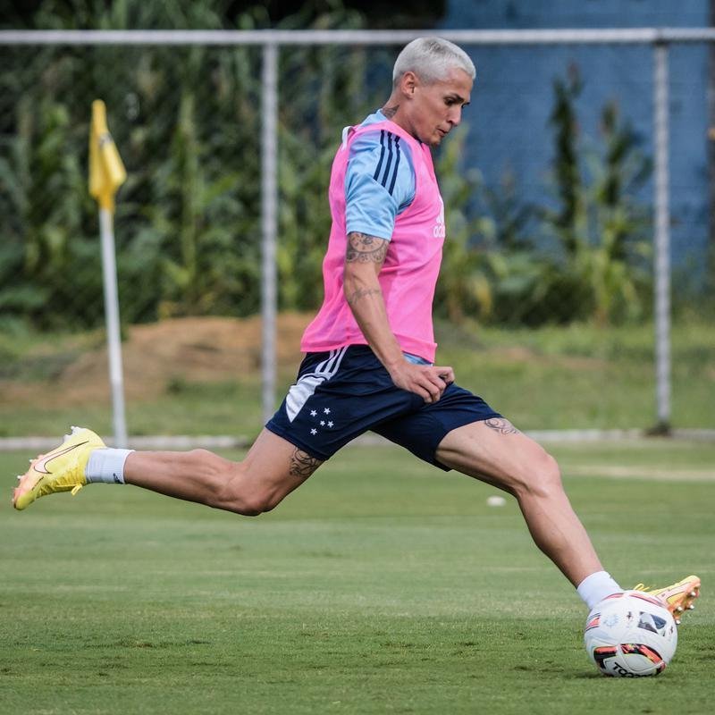 Imagens do treino do Cruzeiro nesta tera-feira (3 de janeiro), na Toca da Raposa II