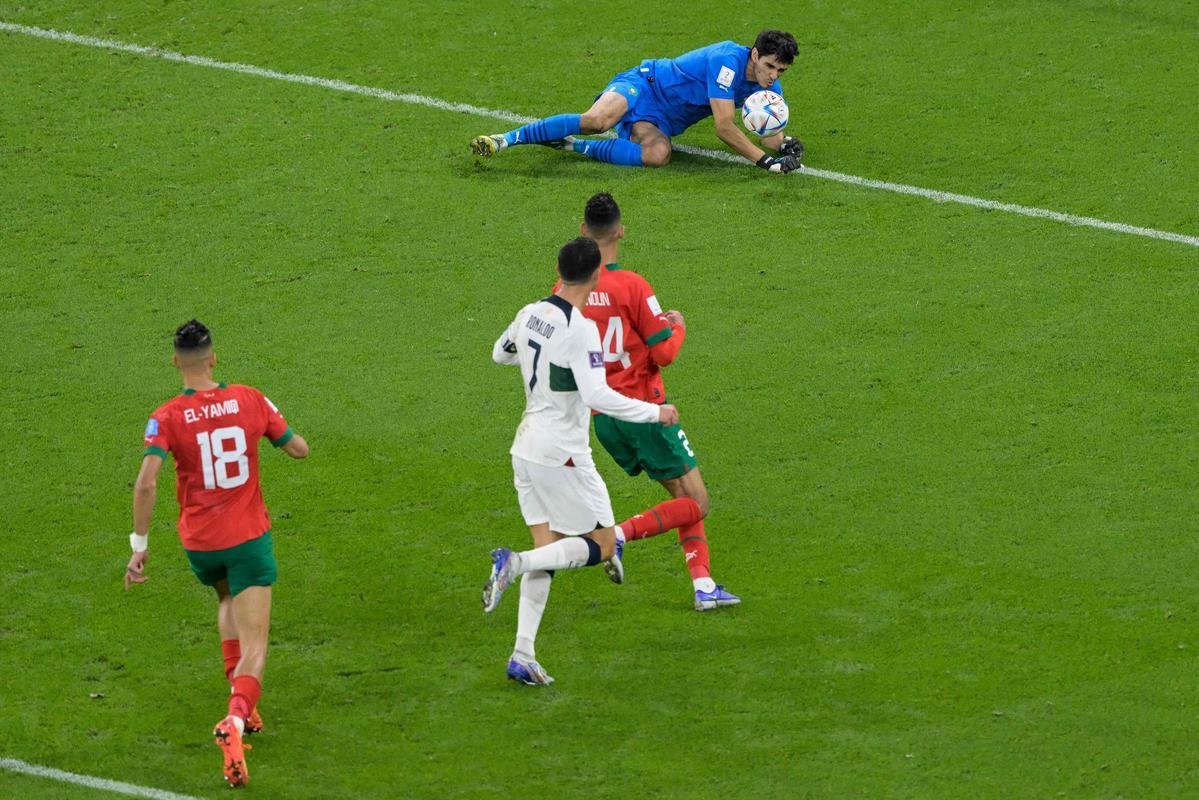 Cristiano Ronaldo chorou muito ao deixar o gramado aps a eliminao de Portugal diante de Marrocos