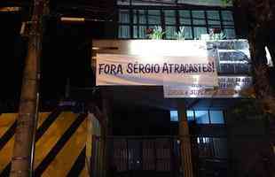 Presidente Wagner Pires de S, o vice de futebol Itair Machado e o diretor-geral Srgio Nonato foram os alvos dos protestos em frente  sede do Cruzeiro
