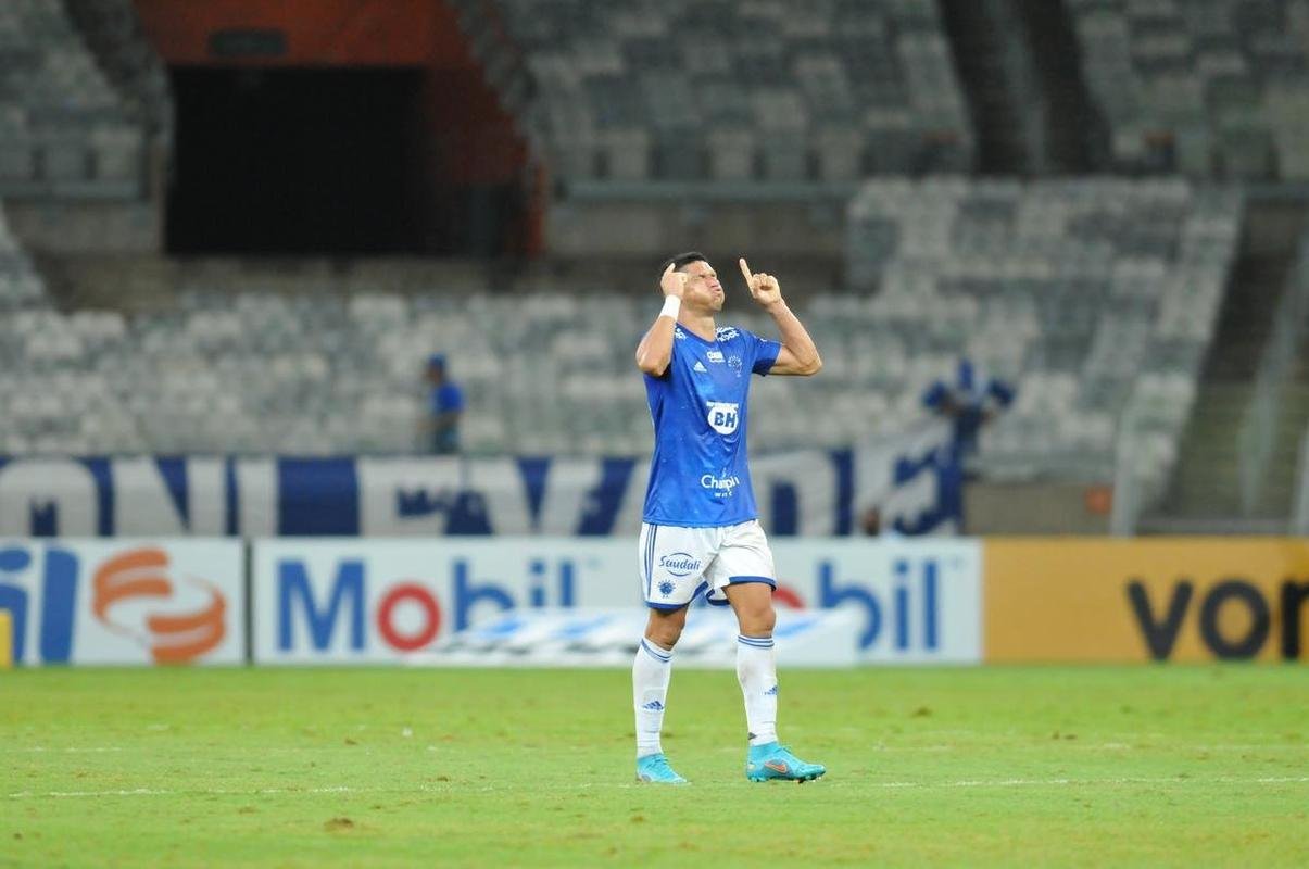 Fotos da torcida do Cruzeiro na vitria por 1 a 0 sobre o Londrina, no Mineiro, pela Srie B