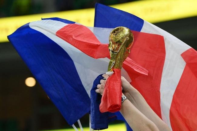 Torcedores no Estdio Al Thumama, em Doha, para o duelo entre Frana e Polnia, pelas oitavas de final da Copa do Mundo.