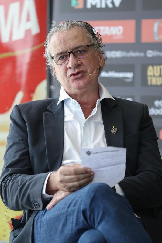 O técnico argentino 'El Turco' Mohamed foi apresentado pelo Atlético nesta terça-feira (25/01) ao lado do presidente do clube, Sérgio Coelho.