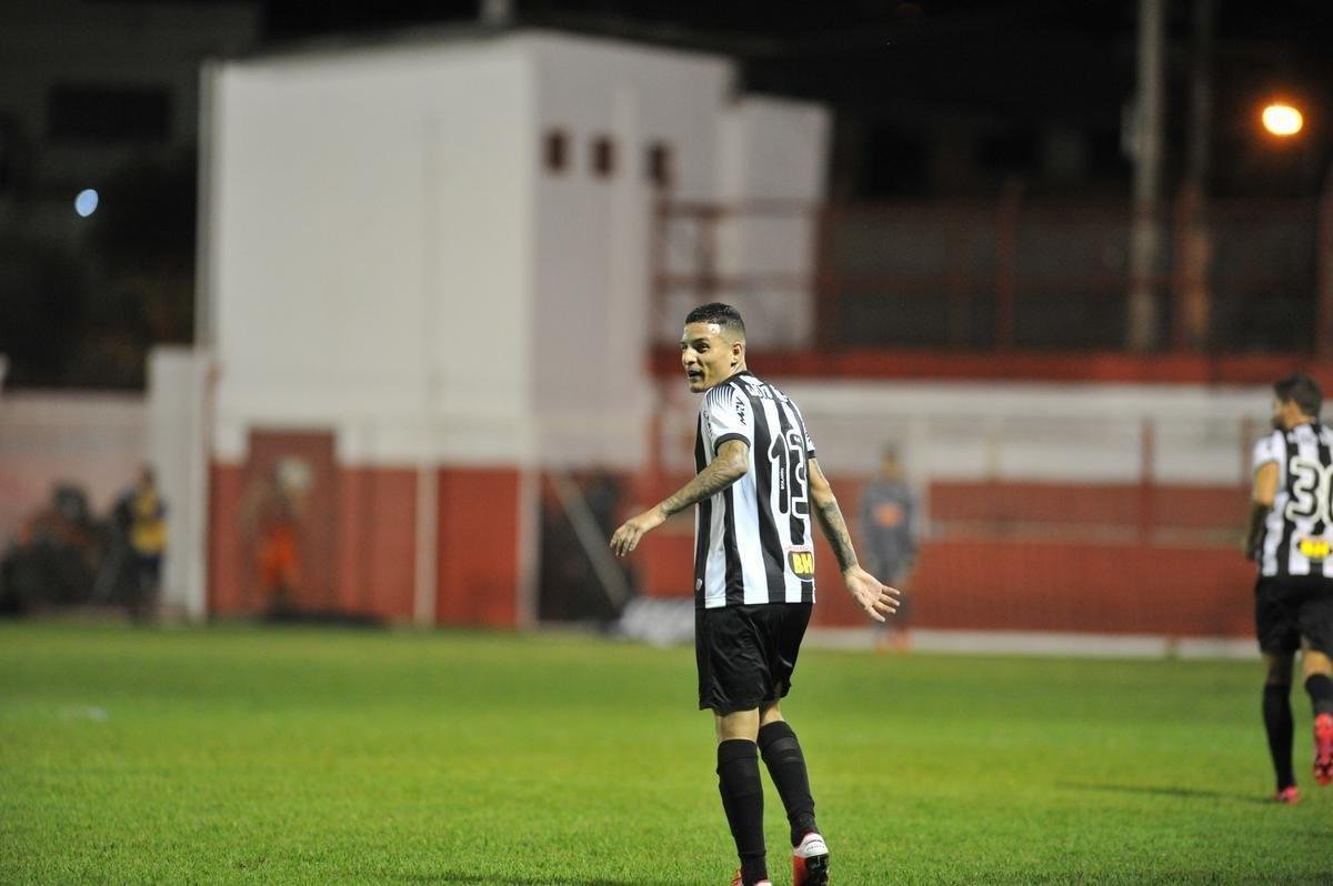 Villa Nova e Atltico se enfrentaram no Alapo do Bonfim, em Nova Lima, pelo Campeonato Mineiro