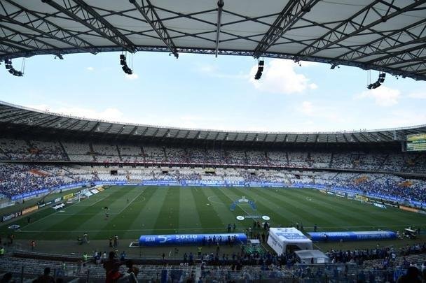 Fotos da torcida do Cruzeiro no clássico contra o Atlético, no Mineirão, pela 32ª rodada do Campeonato Brasileiro 2019