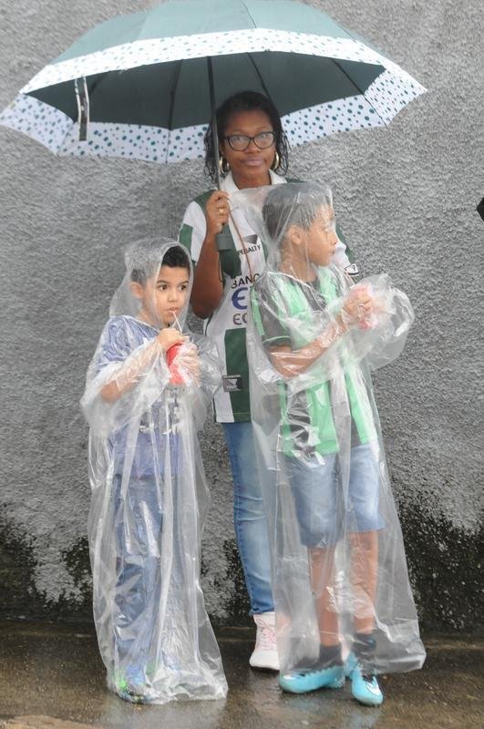 Torcedores do Amrica na partida contra o Tombense, no Independncia, em Belo Horizonte, pela stima rodada do Campeonato Mineiro. Coelho venceu por 2 a 1 e assumiu a liderana do Estadual