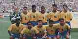 1994 - Drsticas mudanas em 1994, ano em que o Brasil voltou a ser campeo. Emblema da CBF estava sobreposto como uma 'marca d'gua' ao longo da camisa, com gola verde. Topper deu lugar  Umbro