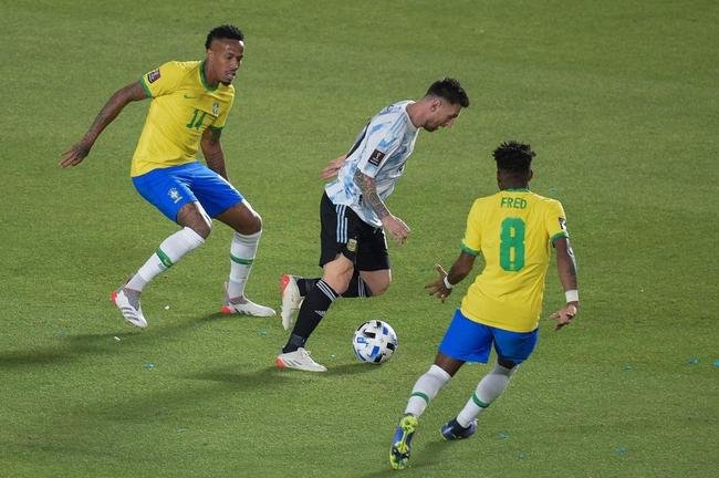 Sem Neymar, Brasil encarou a Argentina em clssico agitado pelas Eliminatrias