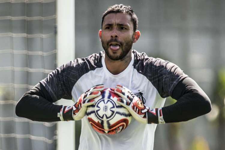 Santos - Luan Peres e Vladimir (foto) com contratos no fim